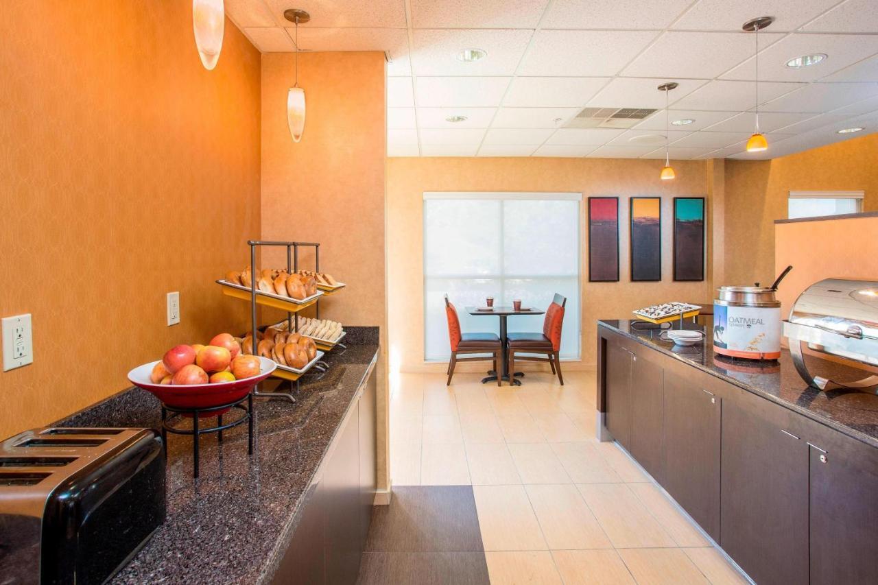 Residence Inn Topeka Luaran gambar